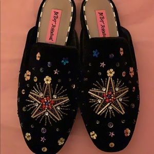 Betsy Johnson mules solar black flats slides